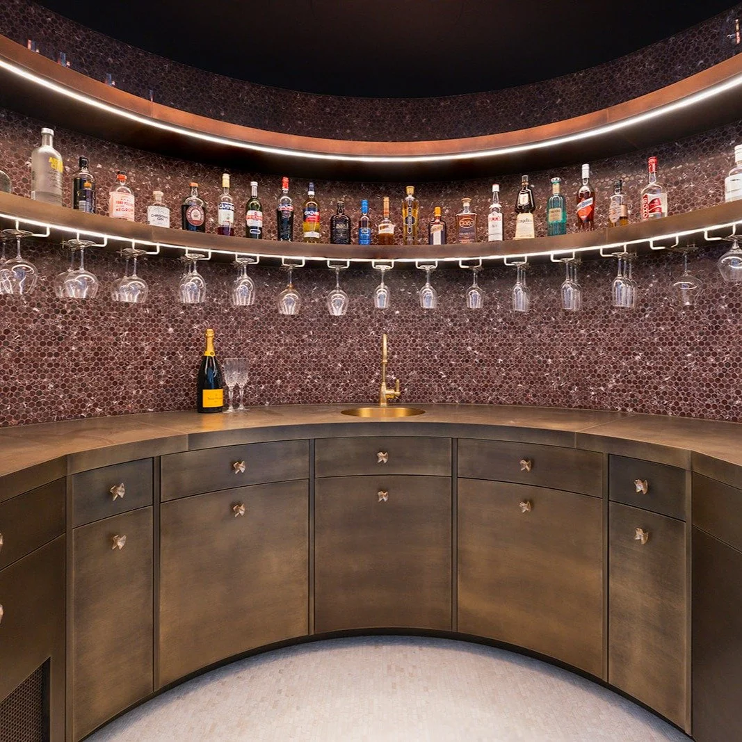 Custom bar with curved doors and shelves in aged brass finish 🥂 

@beachhousesaustralia @mybeachousebuild 

📷 : @the.photographer.sophie 

#sublimecustomcabinetry #customjoinery #agedbrass  #curvedjoinery #bar
