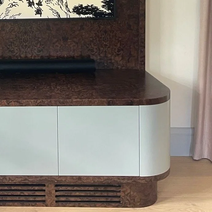 Art deco TV cabinet with curved end featuring walnut burl veneer 

#sublimecustomcabinetry #burlveneer #customjoinery #tvunit #artdeco