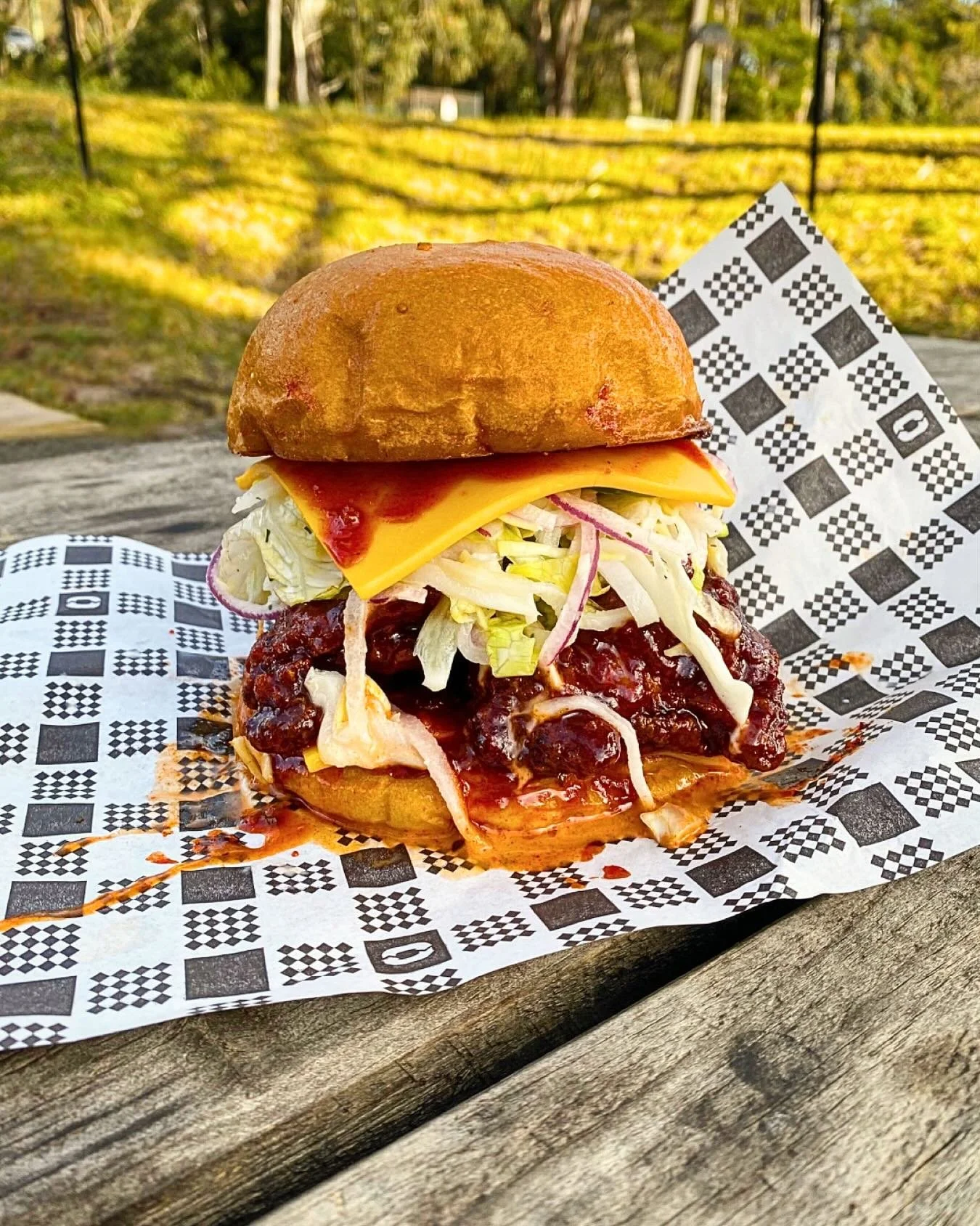 💋THE BIG RED FRIED CHOOK💋

Turn them lips red with this weekends special burger! Southern fried on the south side this thing is loaded with-

🐔Crispy fried chicken
🌶️🐝Honey gochujong korean chilli glaze
🧀Double cheese
🥒 pickled backyard radish