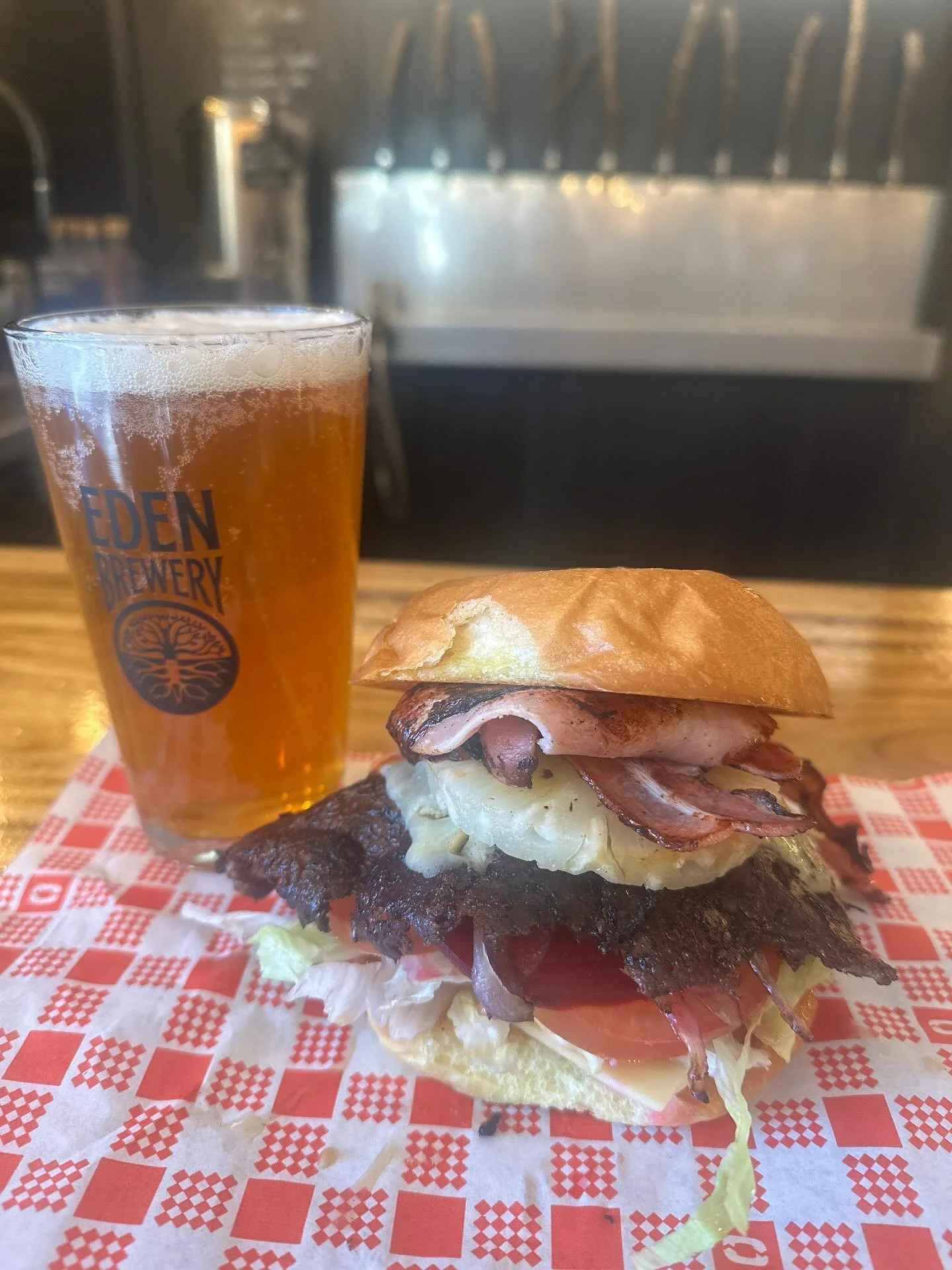 🍔🍻The OLD MATE🍻🍔

This week we are taking it back a step to the old school with this milk bar classic that you ate with mum and dad on a school night or after sport on a saturday. If you were lucky you got this with a milkshake and a couple of po