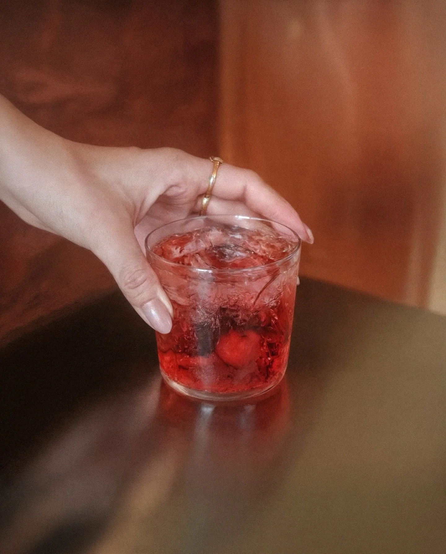 EXTEEEEEENDED &bull;  𝒟𝒾𝓇𝓉𝓎 Shirley Spritz

Bubbly natural wine cherry-forward and citrus-bright.
$6 NA &bull; $10 Boozy

Available All Day.
Open 4&mdash;11

&mdash;
Ages 21+
#omomercado
A Neighborhood Natural Wine Bar