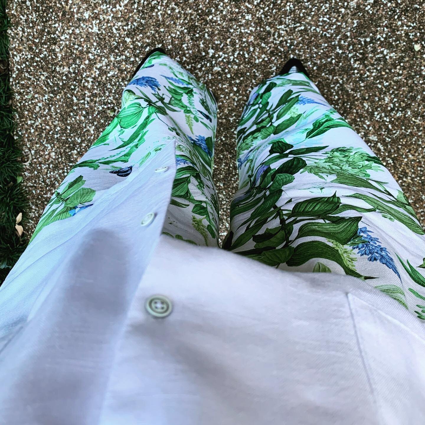 Easter PANTS 🐣😜

I&rsquo;d been wanting to make some fun trousers for a while but wasn&rsquo;t sure where to start pattern-wise. Then brain wave! #pomonapants easy, with wide leg, no fussy fitting and no side seams! Perfect for adding the ric-rac ?