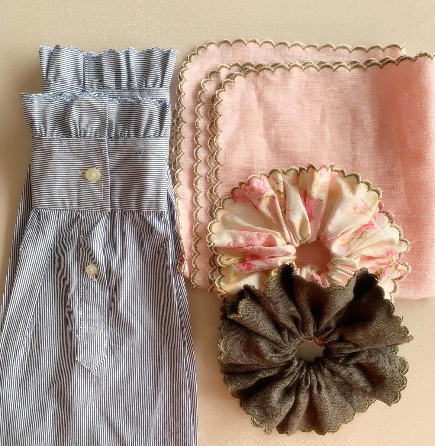 💛 SCALLOP STITCH 💛

3 easy scrap busting projects on this weeks YouTube!

Link in bio ✨📺

#diycouture #diyscrunchies #ruffles #youtubetutorial #sewingtutorial #sewjoy #youtubesewing