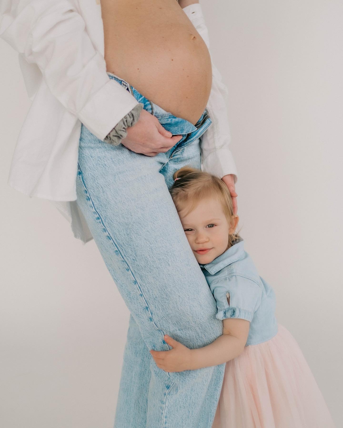 I know I say this a lot, but it&rsquo;s only because I have met some amazing humans through my job. @kristenleannxo and her family are always SUCH A JOY to spend time with. We met during her maternity session for little Miss Hayden and they&rsquo;re 