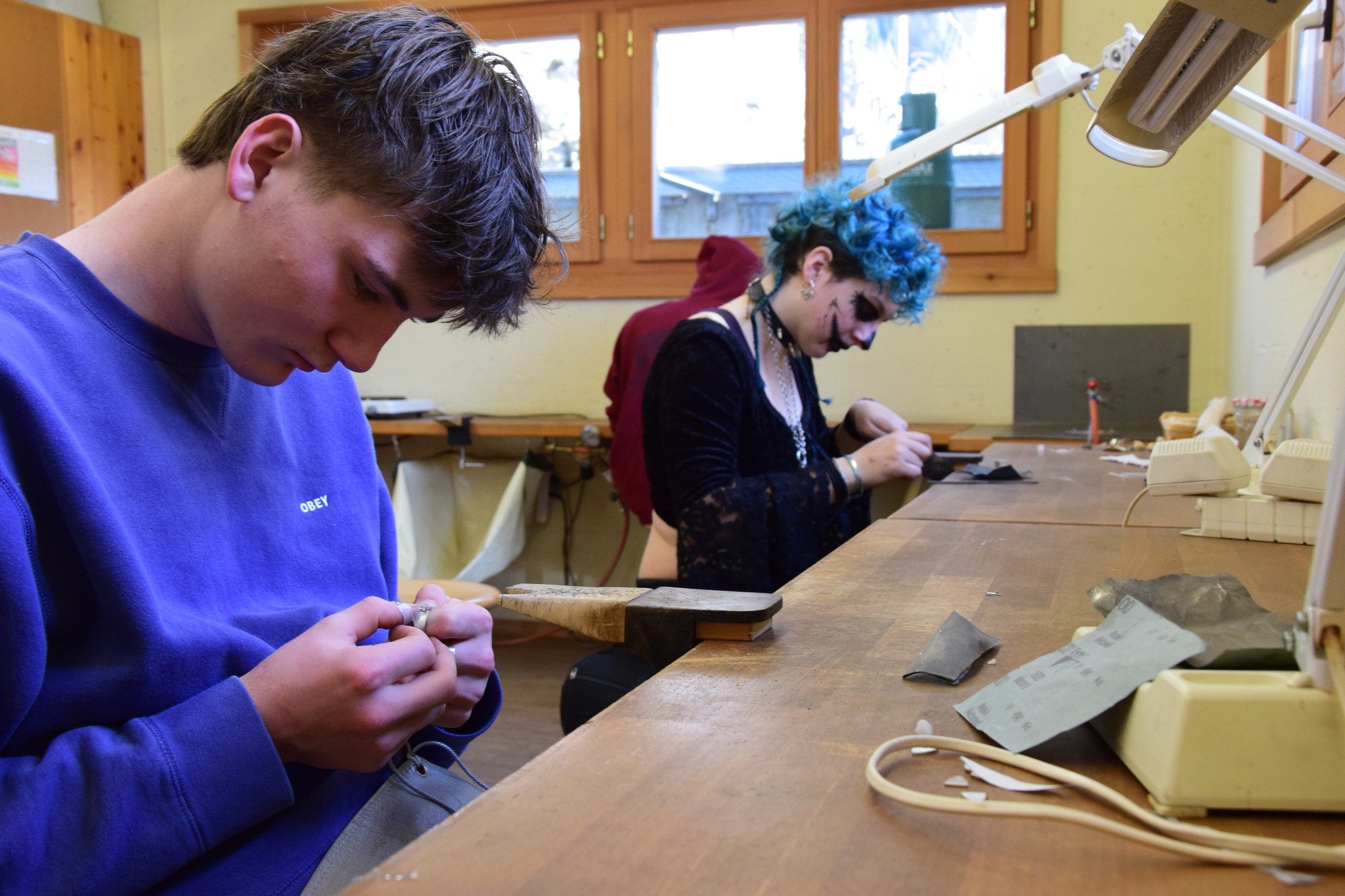 Here&rsquo;s another set of impressions from this year&rsquo;s Intensive Week at the Ecole &ndash;
Silver Smithing: Designed, shaped, crafted. ✨🔨💎

📸 Snapshots from the silver workshop in the LP house basement: students designed their own pieces, 
