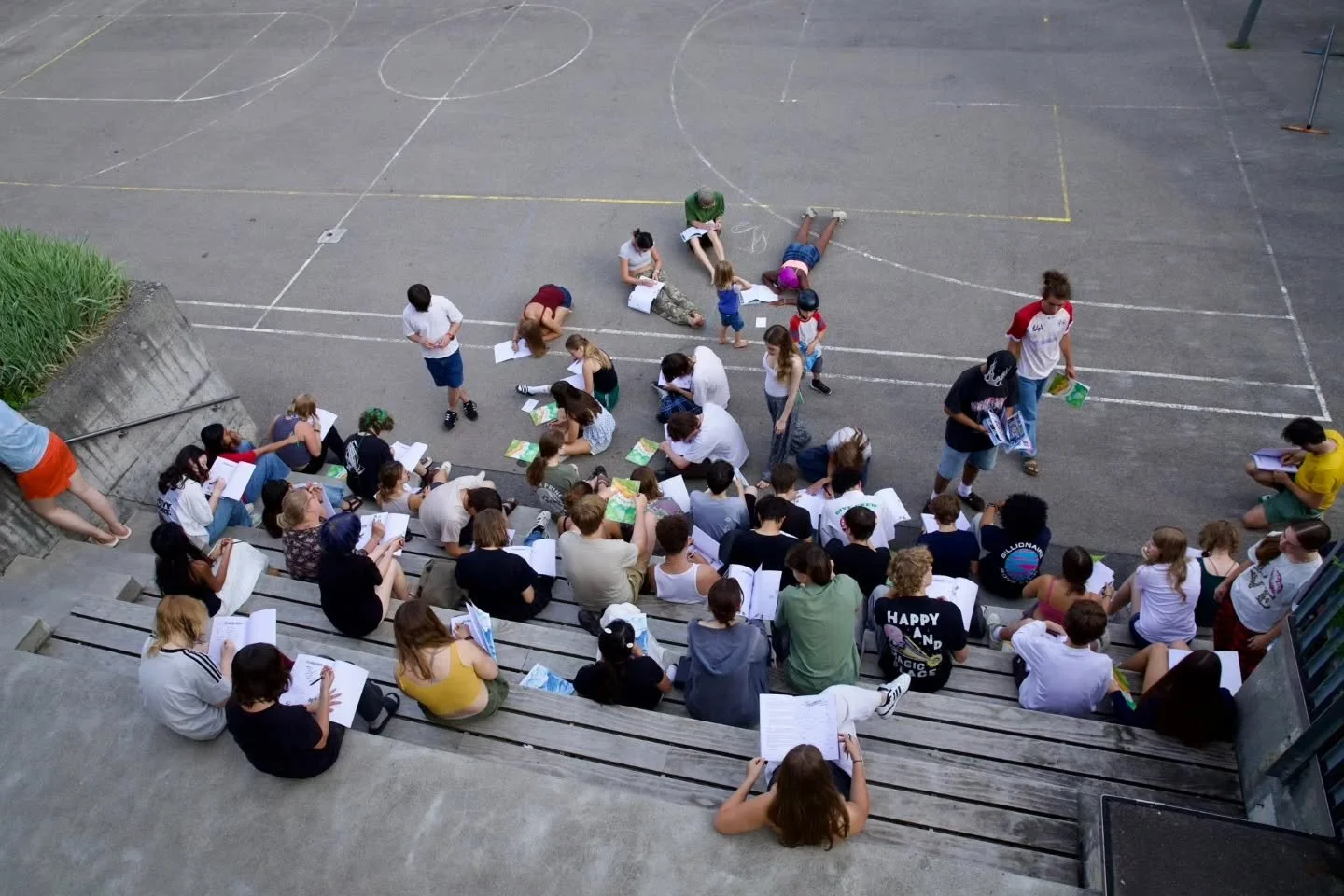 📖✍🏽 Yearbook Signing

On the last day of the school year, Ecolianers gather to sign their yearbooks and write messages to one another. Last summer was no different: pages filled with jokes, memories, drawings, and little notes.

A small tradition, 