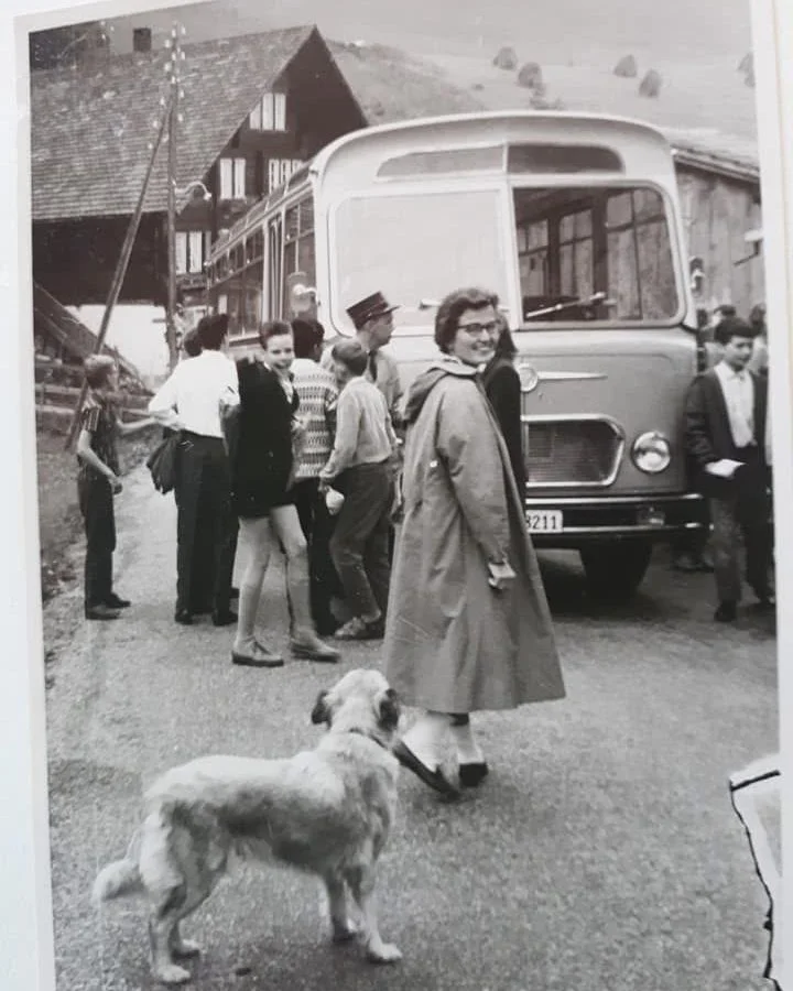 THROWBACK THURSDAY

This week &ndash; just yesterday &ndash; our students returned to campus.

Perfect moment for a little PostBus throwback scene.
Arrival or departure? Looks more like a departure, right?

But more importantly:
who&rsquo;s smiling a