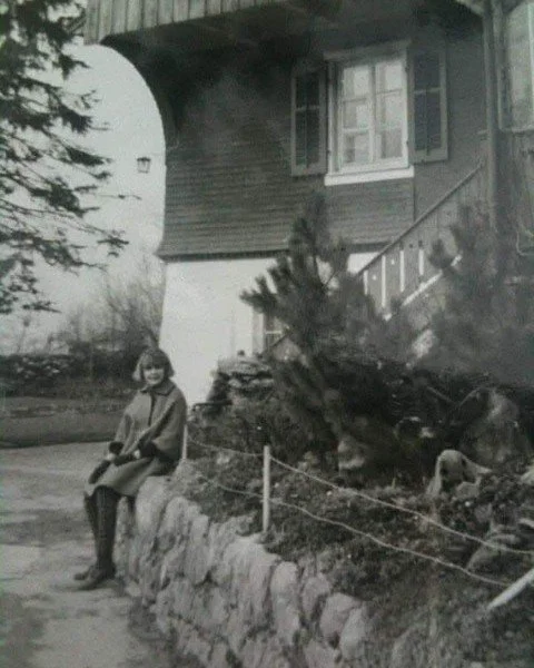 Throwback Thursday 📷

Two photos from Sarah Margareta Forsell&rsquo;s time at the Ecole around 1963&ndash;1964.

During his recent trip through Scandinavia, Henrik Kavander, our Head of Marketing, Communication &amp; Admissions, met Sarah, who share