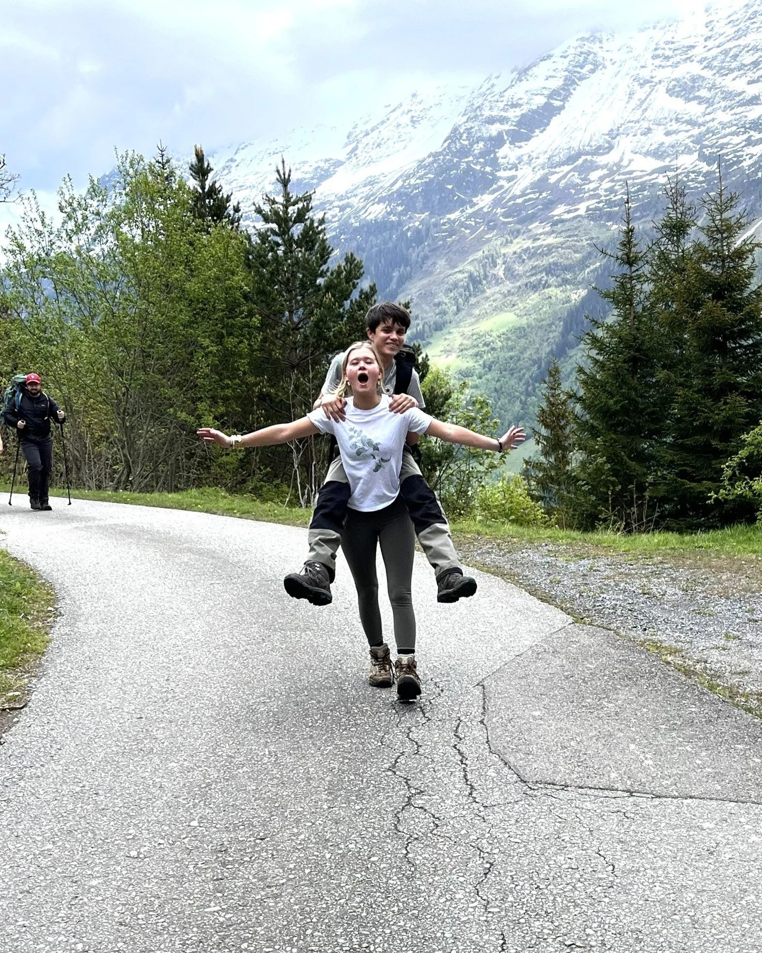 🥾 Impressions from the Test Hike

The 6-day hike is getting closer, and we are watching the weather carefully to choose the best possible moment to set out.

The Test Hike, however, is already behind us: students have been out in different groups, c