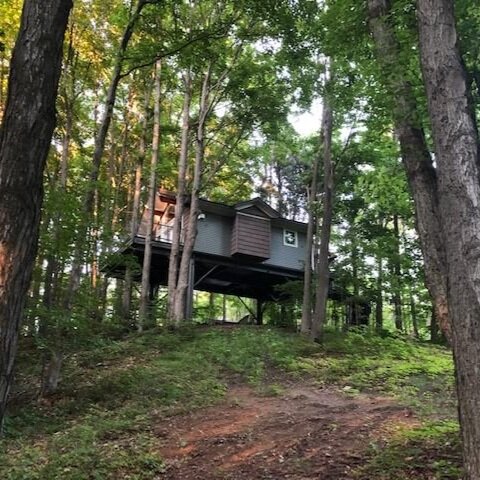 Tree House In Michigan Tree House Ridge, LLC | Treehouse Resort Rentals in Michigan ...