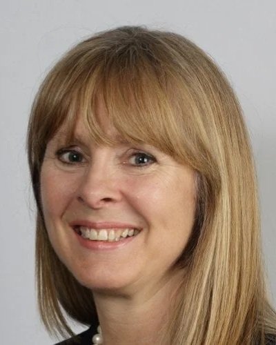 LESLEY HEADSHOT.jpg