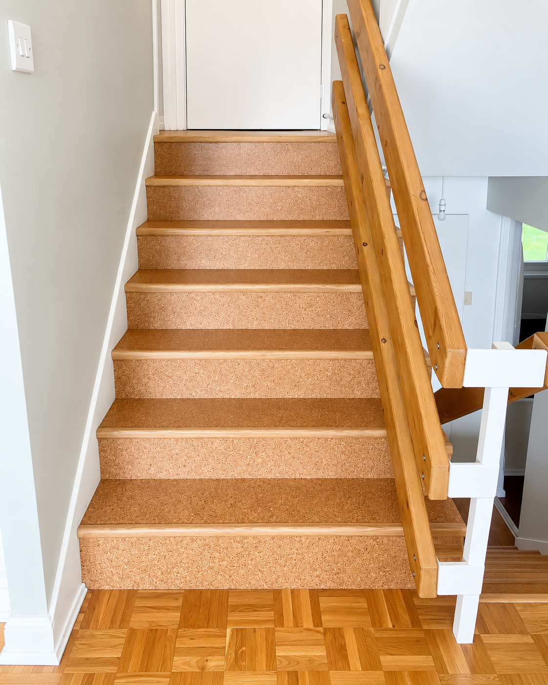 Neutral cork Tiles with Oak nosings