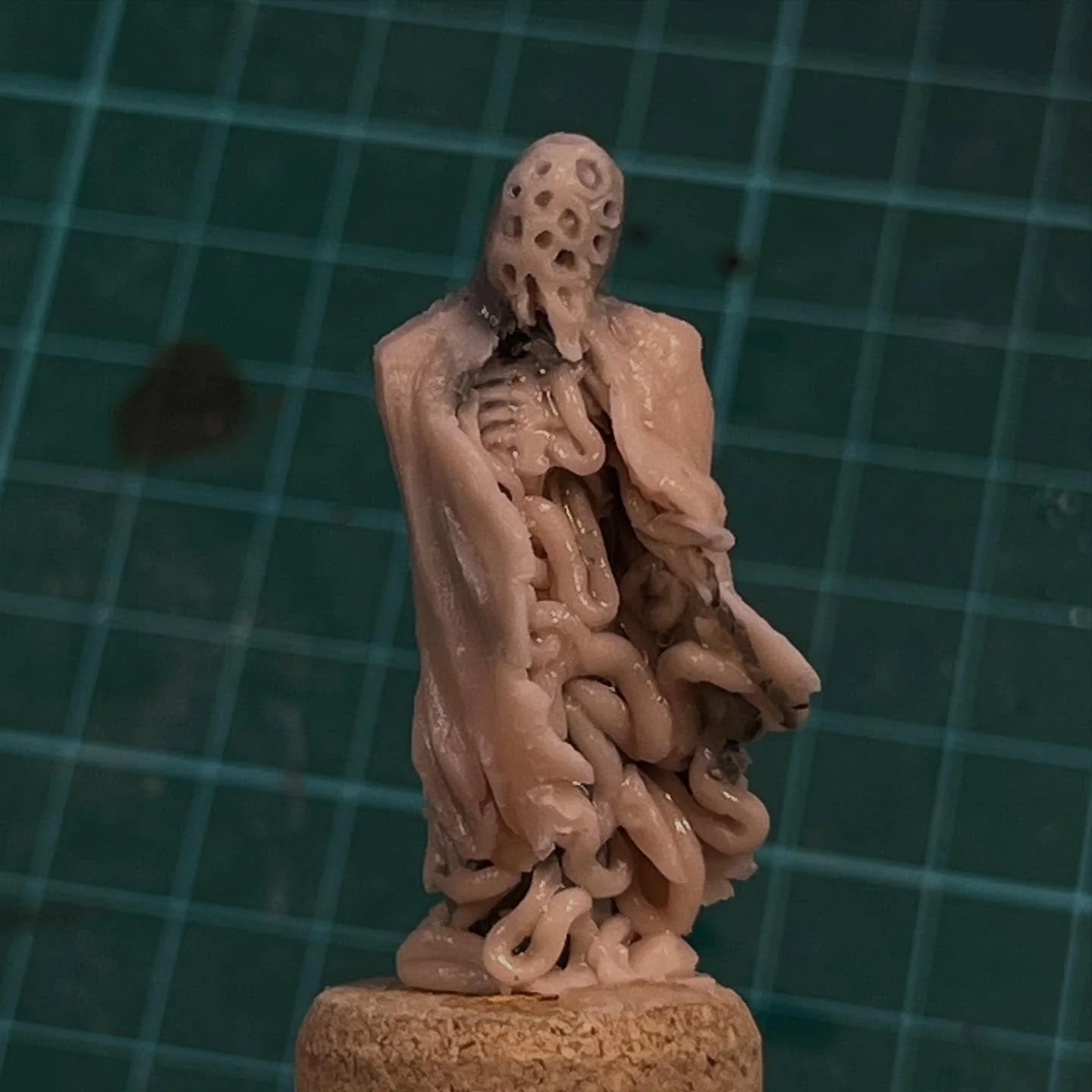 Sculptober day 15: RAGGED

I made a ghost in a worn sheet for this one. I really like the ghost I sculpted for @rebeccawalkshomeatnight and have been thinking about making a few variants for a while. One can never have too many ghosts!