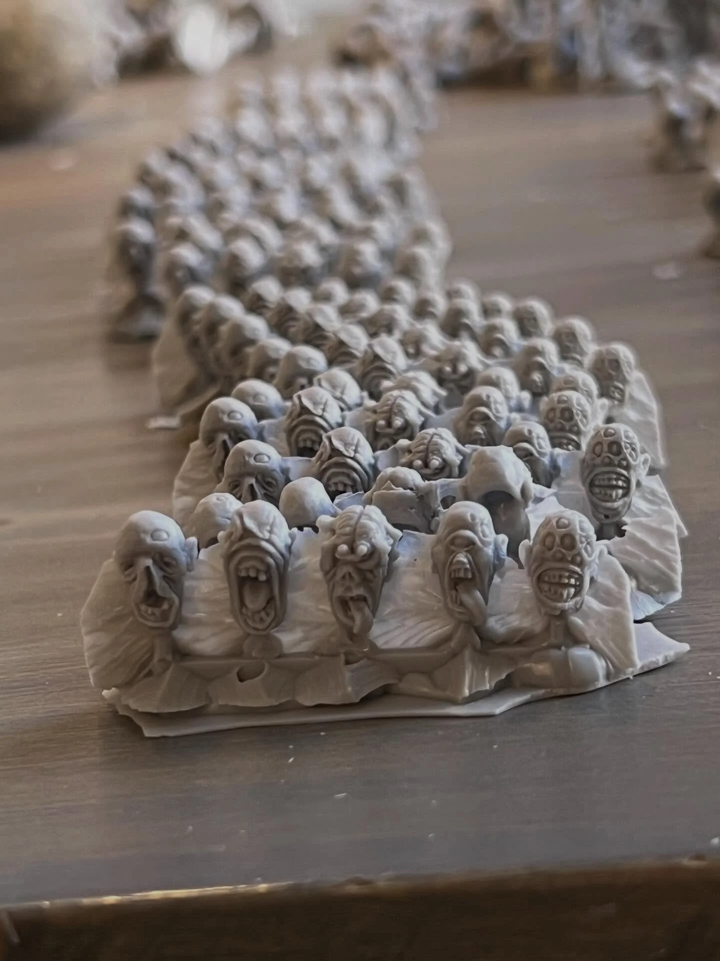 Resin casts from my Daemons of Decay project!
The first batch of minis was sent out to backers last week, and the rest will follow soon.
It is always fun to sort out the different bits and minis from a big casting project.