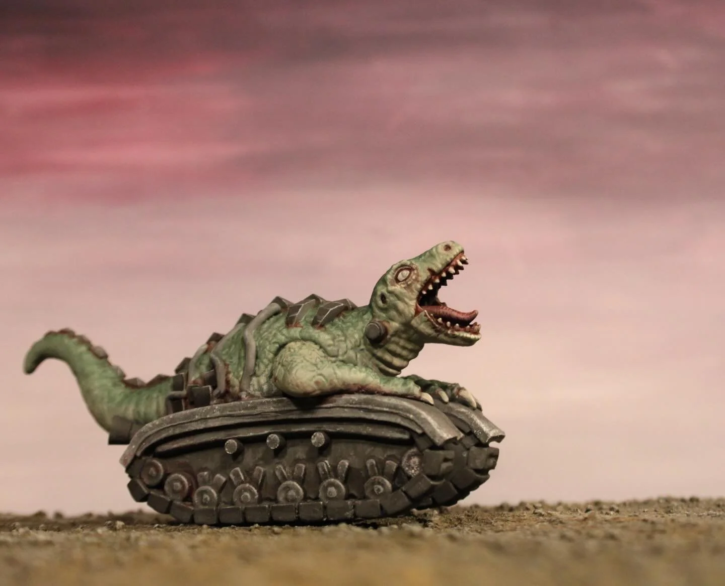 DINO-TANK

Stl-files for free on patreon (link in bio).
This is a 3D printed mini. Digitally sculpted by me in nomad sculpt.