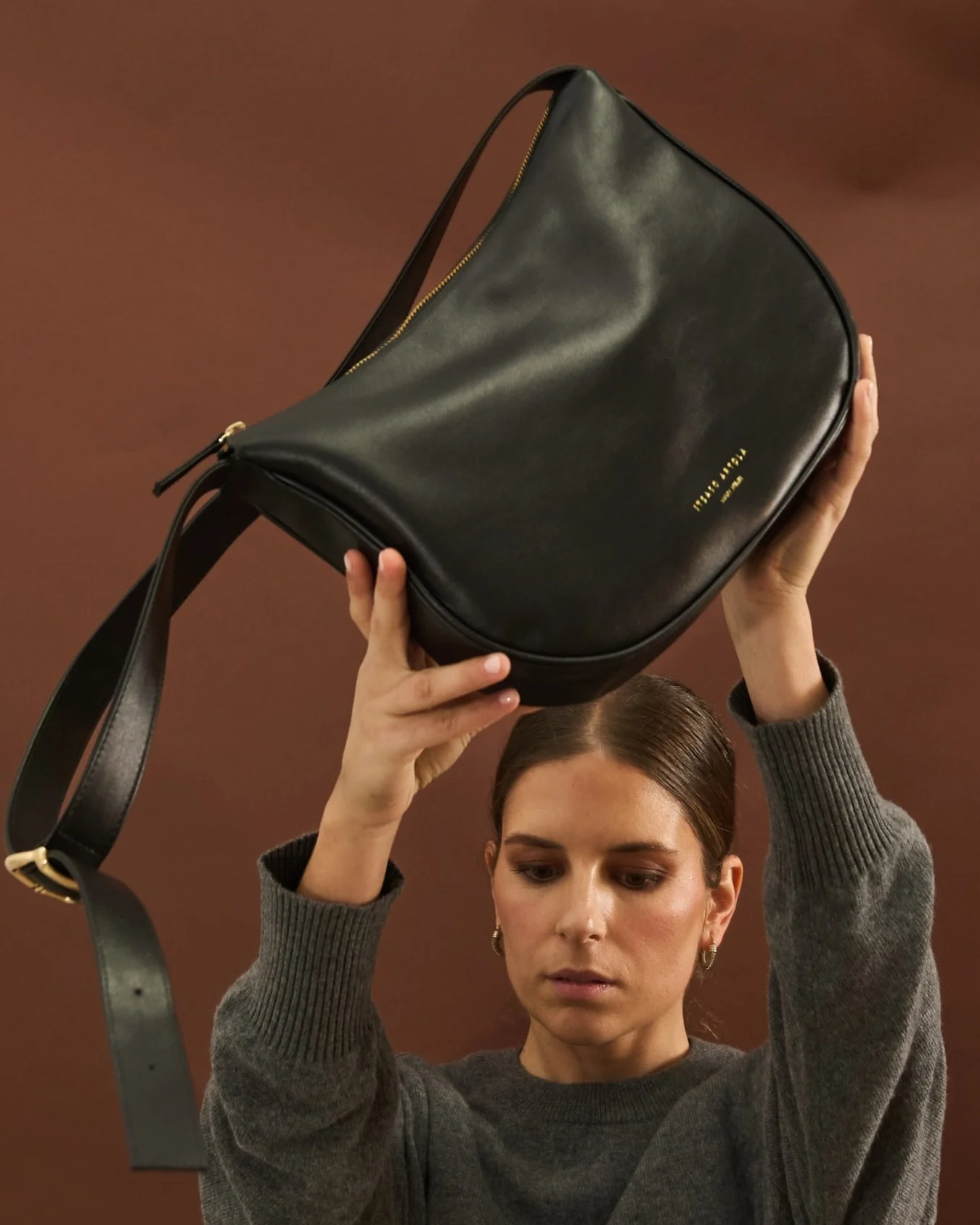 Medium half moon disponible en tres colores en www.itsasoartola.com