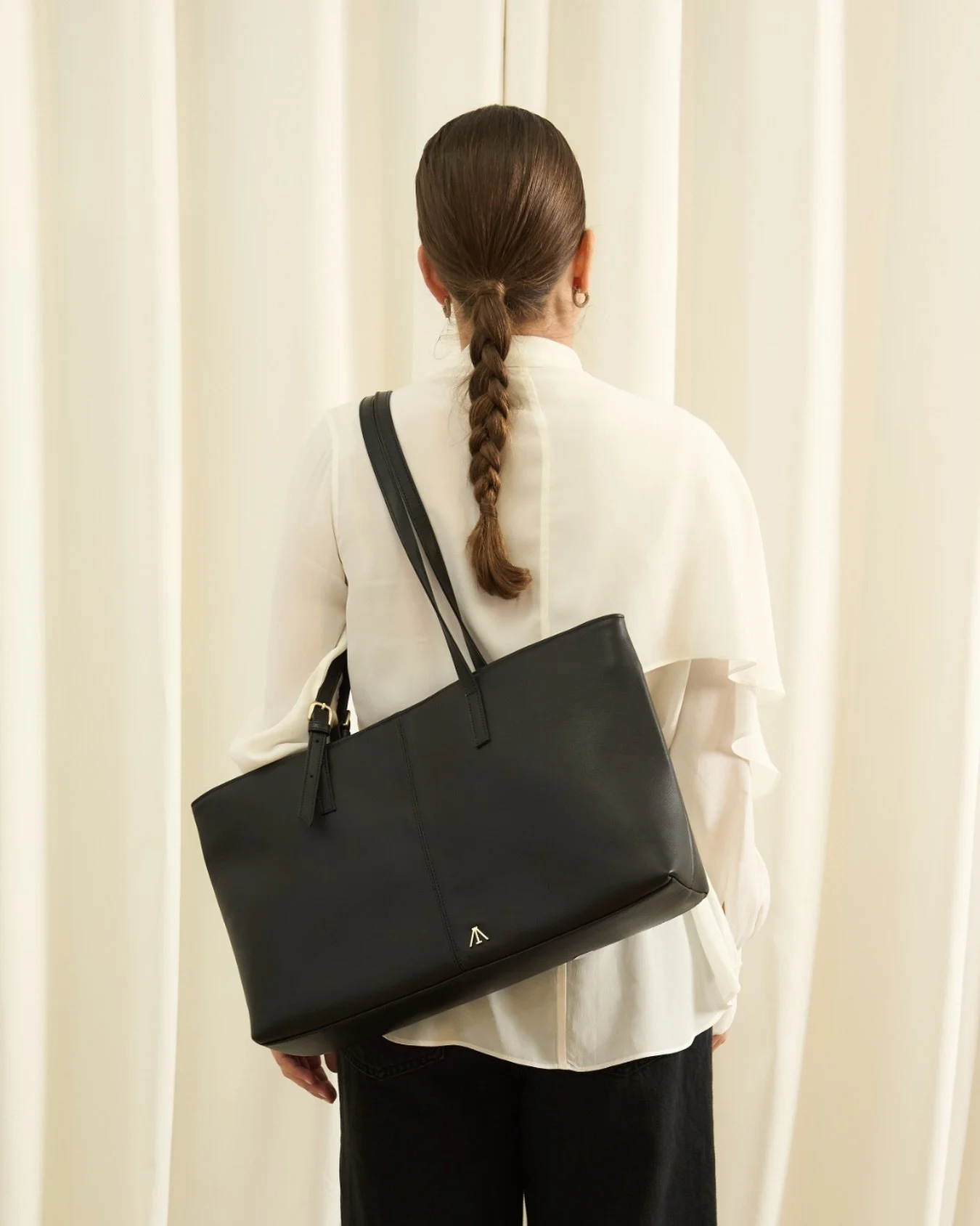 Shopper bag available at www.itsasoartola.com