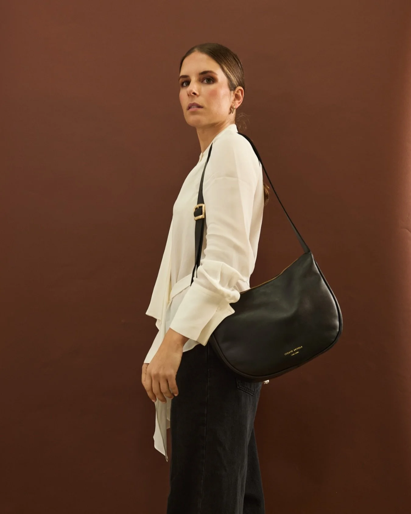 Medium half moon black