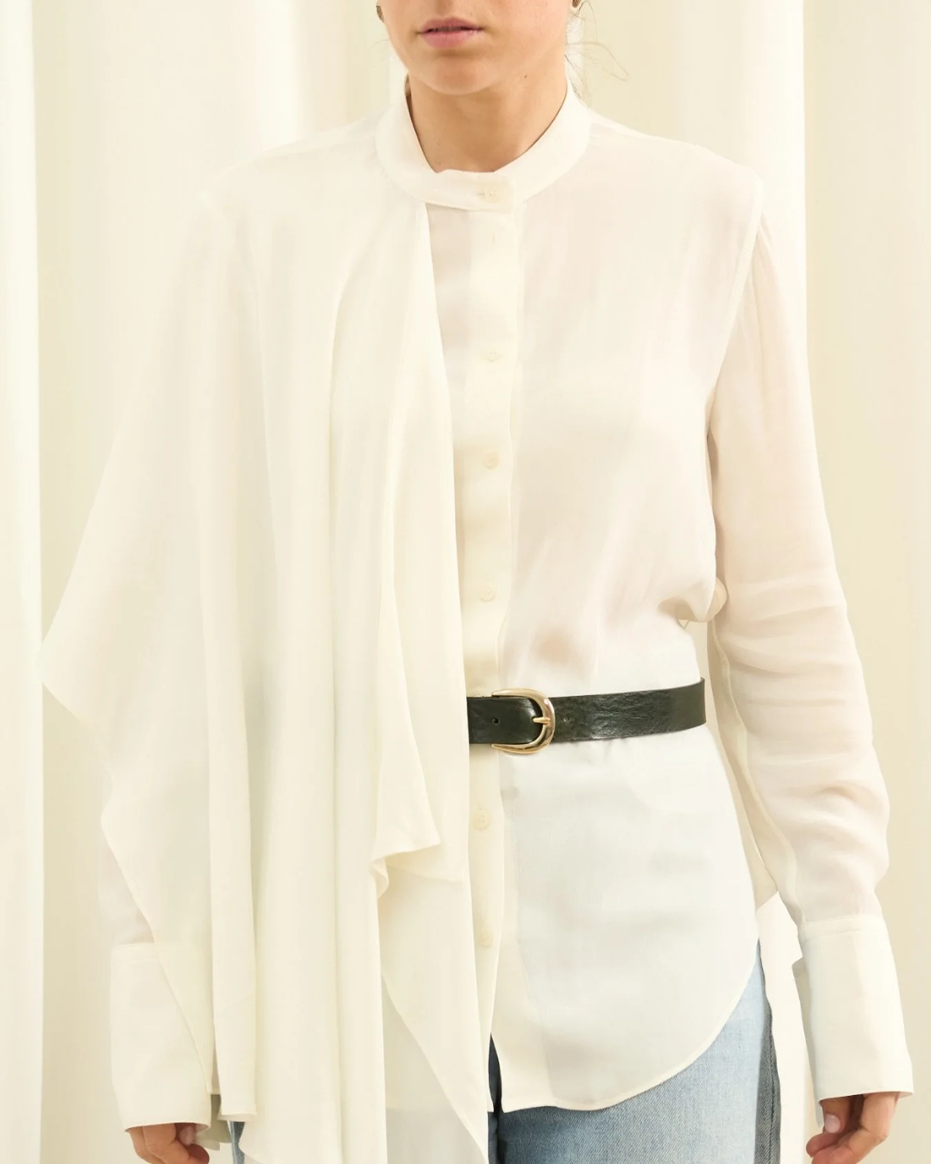 Cintur&oacute;n de piel de alta calidad color verde con hebilla y pasador dorado pensado para llevarlo a la cintura. 

www.itsasoartola.com