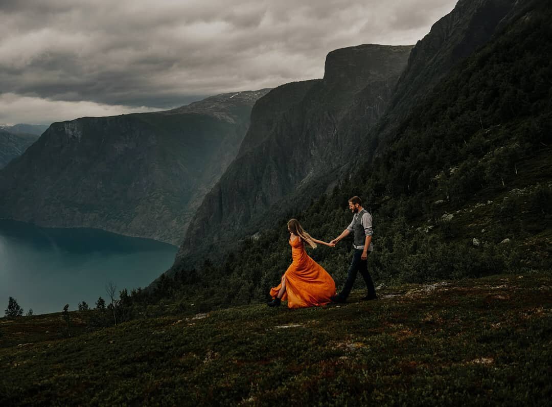 6 reasons to choose Norway for your elopement! ⚡

1. Epic mountains to hike everywhere you look. 👀

2. Viking history and sagas. 
3. Wild camping is allowed (with &quot;leave no trace&quot; rules). 4. Many fine dining options to choose from. 
5. You