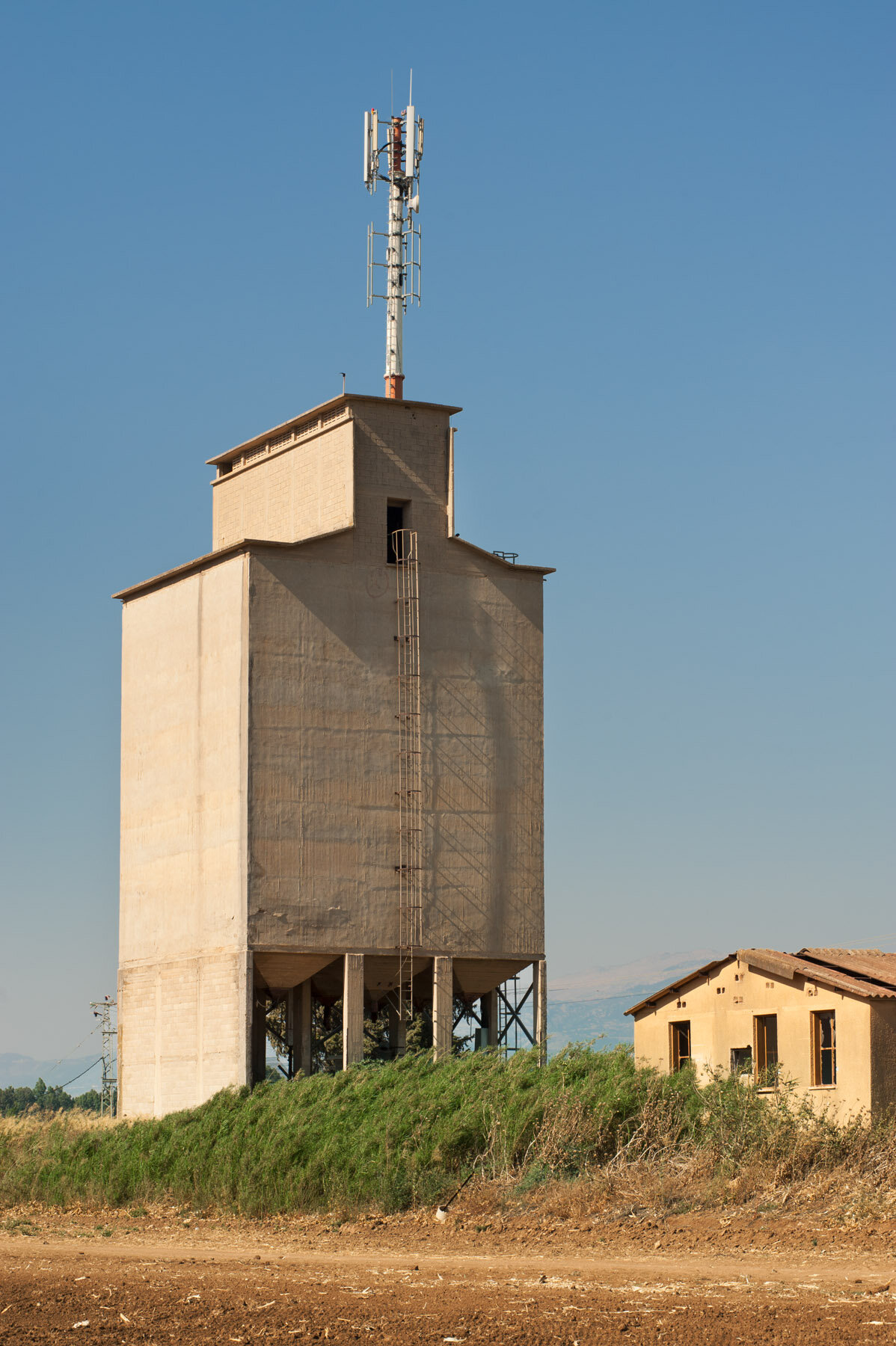 Israeli Silos  סילו ישראלי  Gome Junction, Galilee