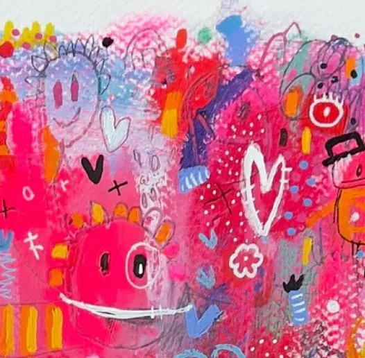 Une toile artistique colorée avec des dessins abstraits, des cœurs, des fleurs, des smileys, et des formes géométriques dans des tons roses, rouges, bleus, jaunes, et noirs.