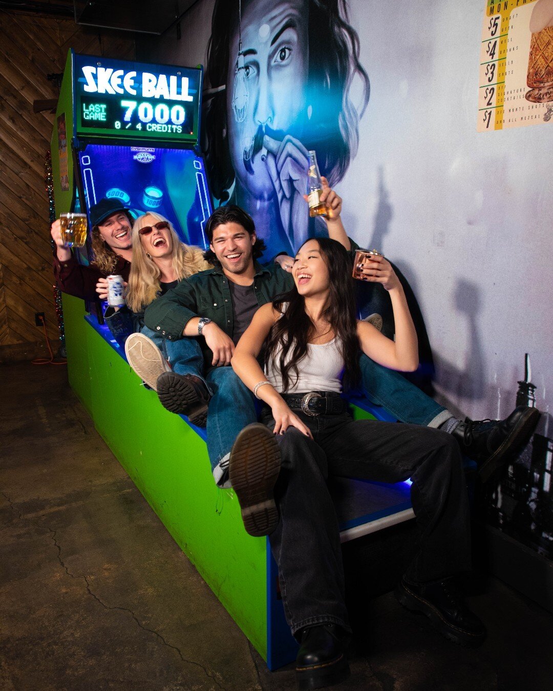Kick back and enjoy a night out at your favorite neighborhood bar in Downtown Phoenix 🍻 🤩 

We've got it all! So what are you waiting for? Grab your friends and come see us at Luckys 🔥
