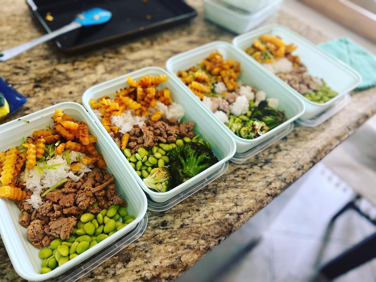 m i n d f u l // eating

I find that when I am more mindful and aware in one area of my life, it bleeds into other areas.
.
I have been meal prepping because if I don&rsquo;t, I eat a whole lot of crap and feel terrible. 
.
I love doing it. 
I make t