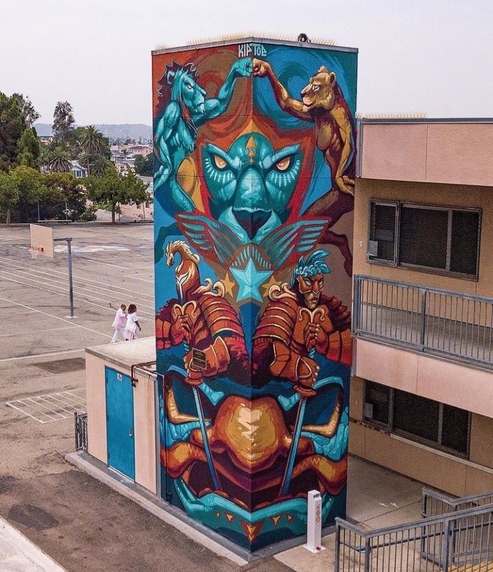 Incredible tower mural by @kiptoe1 for this year's #SpraySeeLA fest 🔥🦁🔥 embracing the duality &amp; power of both masculine &amp; feminine energies.

Thank you to all our sponsors &amp; partners for  helping to make this event a success 🙌 @giphya