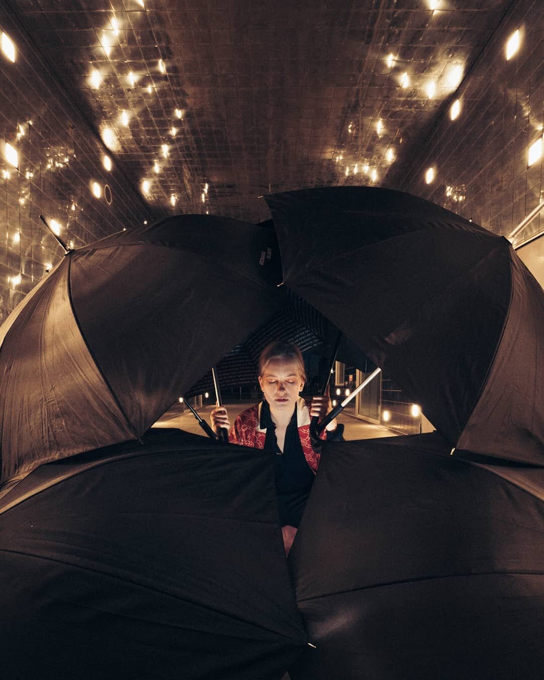 [eus] Argien uholdetik ihesi.
~~~
[eng] Safe from floods of spotlights.
.
.⁠
.⁠
.⁠
.⁠
#insidephotomsgazine⁠
#thecitymag⁠
#streetziers⁠
#ihsp⁠
#tspf⁠
#eyephotomagazine⁠
#streetizm⁠⁠
#supersweetstreet⁠
#analogforever⁠
#espritmag⁠
#fivesixmag⁠
#worldvie