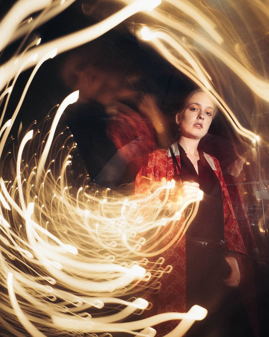[eng] @barbara.mathiesen is one of the most talented artists that I have had the chance to collaborate with. She leads the band @bahimamusik , which in my own opinion brings such a fresh air to the musical scene in Copenhagen.⁠
In this photo shoot we