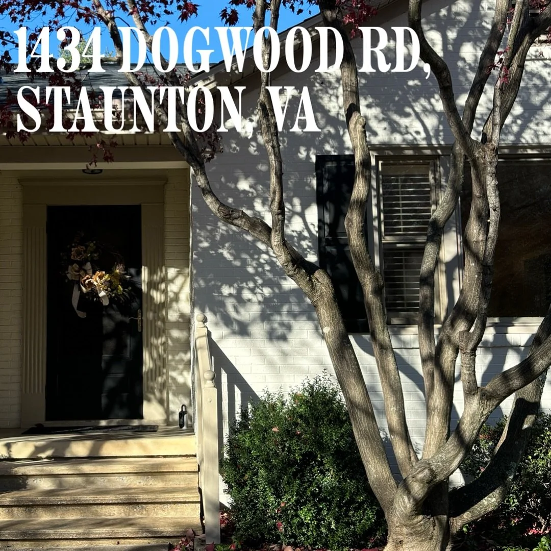 Staunton&rsquo;s North End has a new listing on Dogwood Road courtesy of @jennymitchellhomes and it is just perfect ✨

1434 Dogwood Rd is an absolutely adorable c. 1955 brick rancher in the Edgewood Park neighborhood. 

I immediately fell in love wit