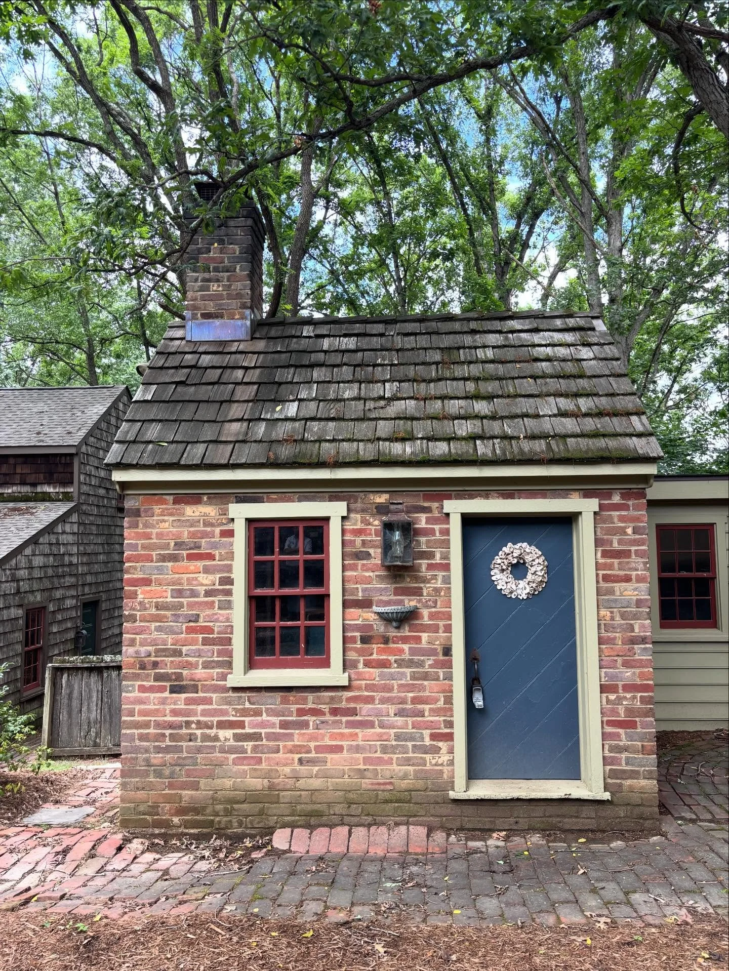 One of my favorite homes I toured last year is still available ❤️

As much old-home charm as it has, this beauty was built in 1970 using materials salvaged from a combination of older homes, likely from the 17th and 18th Centuries in Massachusetts, C