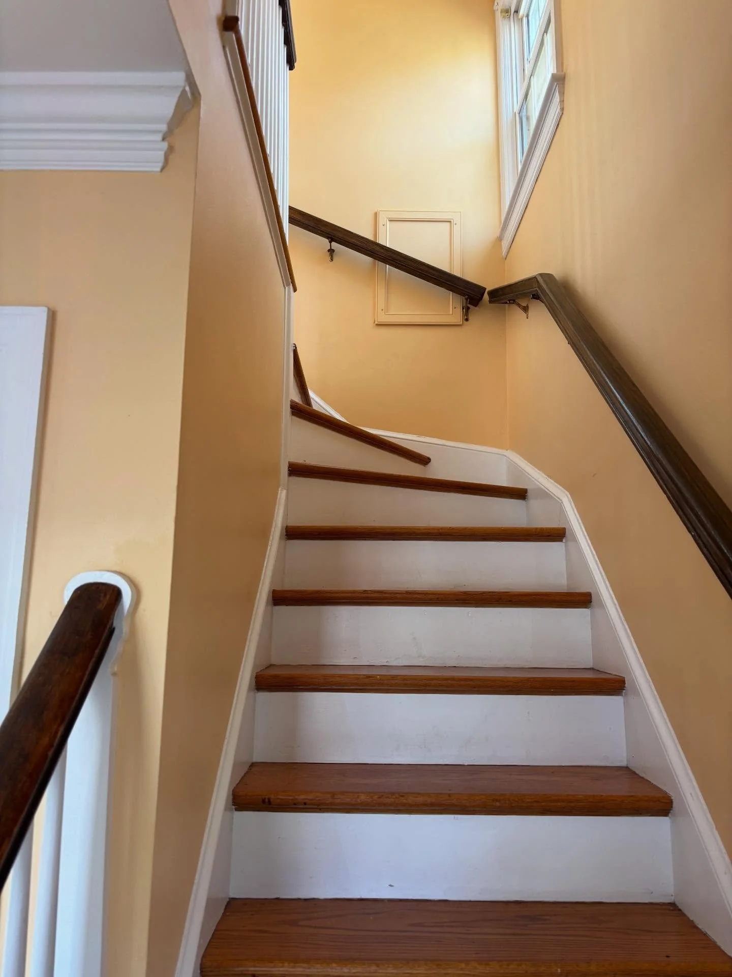 My camera roll from showings this spring in Staunton, Waynesboro, and Augusta County 🌸

Homes featured include 1000 Selma Blvd in Staunton, 958 Donaghe St in Staunton, and 1913 Monticello St in Waynesboro. 

Character lives here in the Valley!