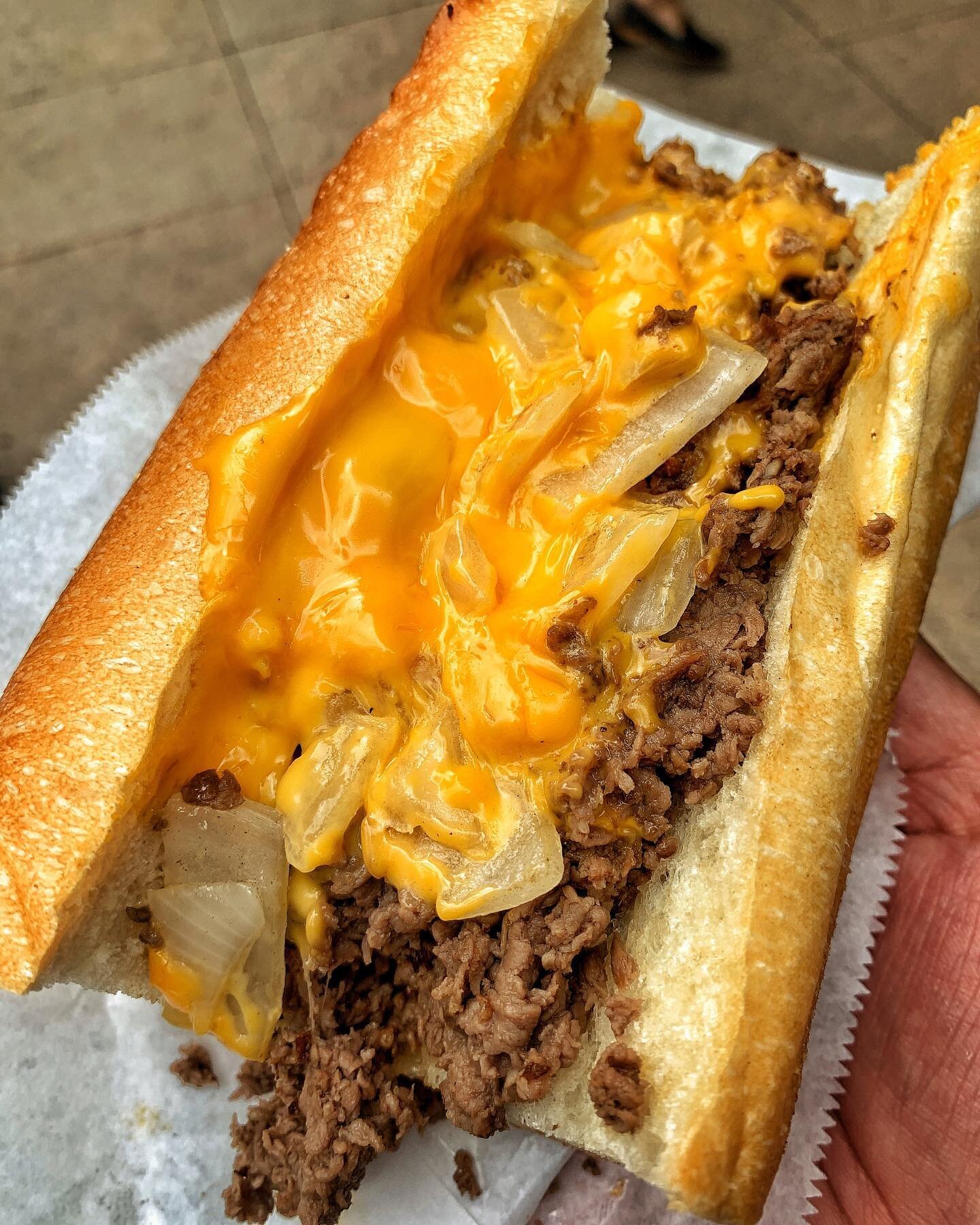 Grab &amp; go with a delicious CHEESESTEAK! 😎🥩
🔥 On TUESDAY, get a medium CHEESESTEAK for only $6.95!
‼️ WILLIAMSBURG LOCATION, UNTIL SOLD OUT‼️
#FEDOROFFS
_________________
📦 NATIONWIDE SHIPPING available via @GOLDBELLY‼️
🔗 Order ONLINE in our 