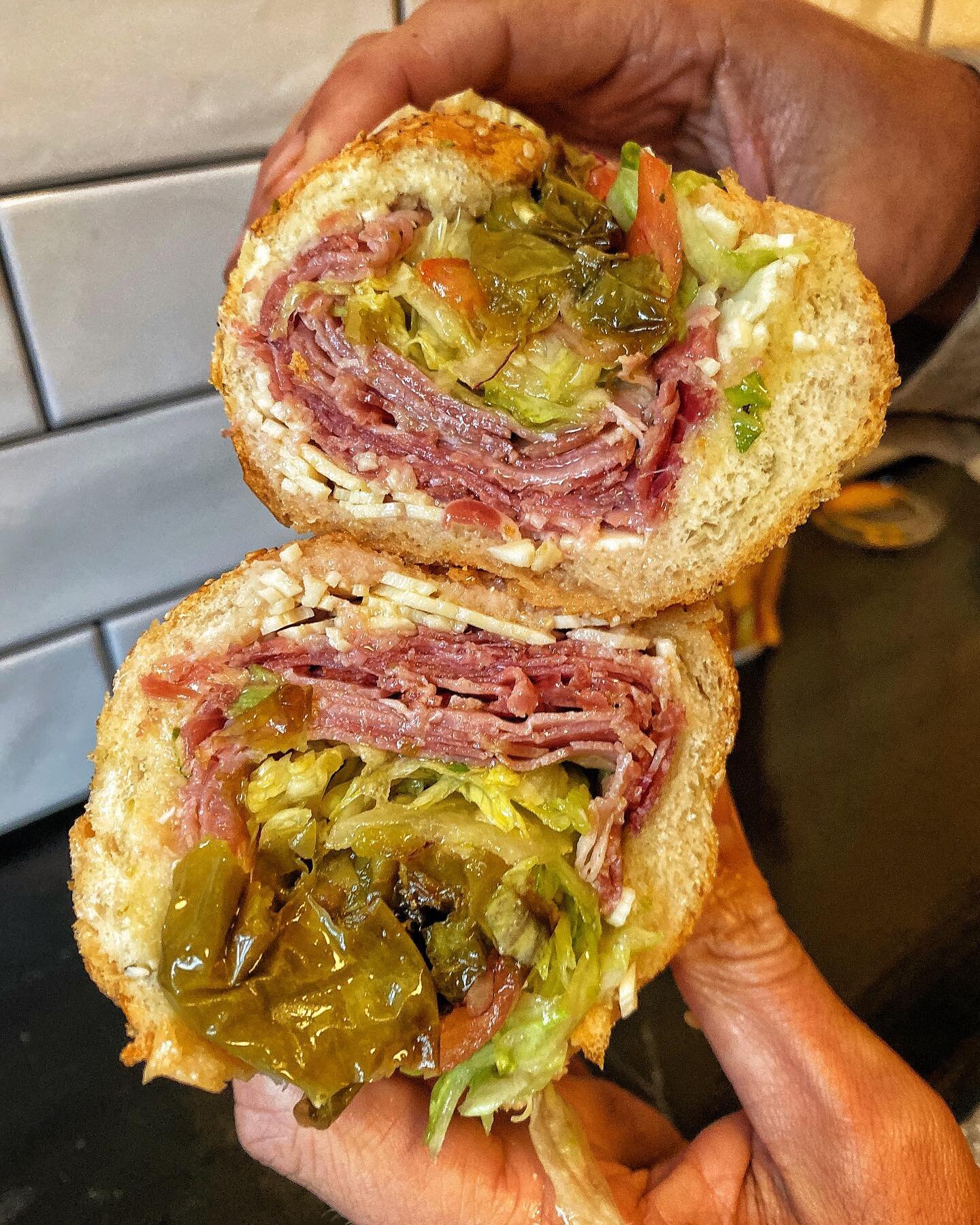 Pick up a delicious HOAGIE! 🤤
🇮🇹 On WEDNESDAY, get a medium ITALIAN HOAGIE only $6.95
‼️ WILLIAMSBURG LOCATION, UNTIL SOLD OUT‼️
#FEDOROFFS
_________________
📦 NATIONWIDE SHIPPING available via @GOLDBELLY‼️
🔗 Order ONLINE in our INSTAGRAM BIO or