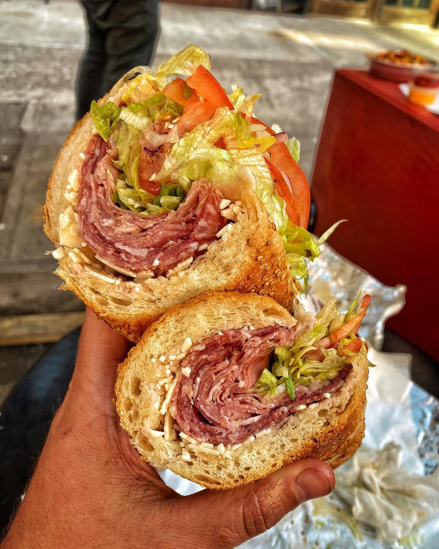 Enjoy a delicious HOAGIE on #HUMPDAY! 😎
🇮🇹 On WEDNESDAY, get a medium ITALIAN HOAGIE for only $7.95! Add a combo w/ Fries &amp; Drink for $3.95!
‼️AVAILABLE UNTIL SOLD OUT‼️
#FEDOROFFS
_________________
📦 NATIONWIDE SHIPPING available via @GOLDBE