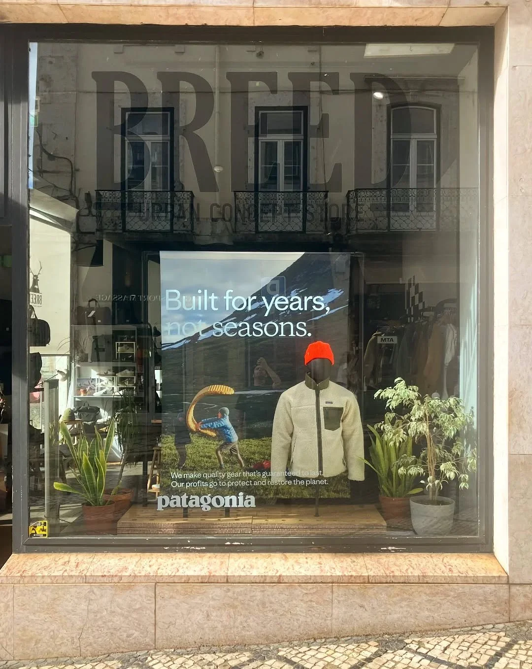 Montra Patagonia 
Built for years, not seasons.

&quot;We make quality gear that's guaranteed to last. Our profits go to protect and restore the planet.&quot;

#patagonia #builtforyears #breeducs