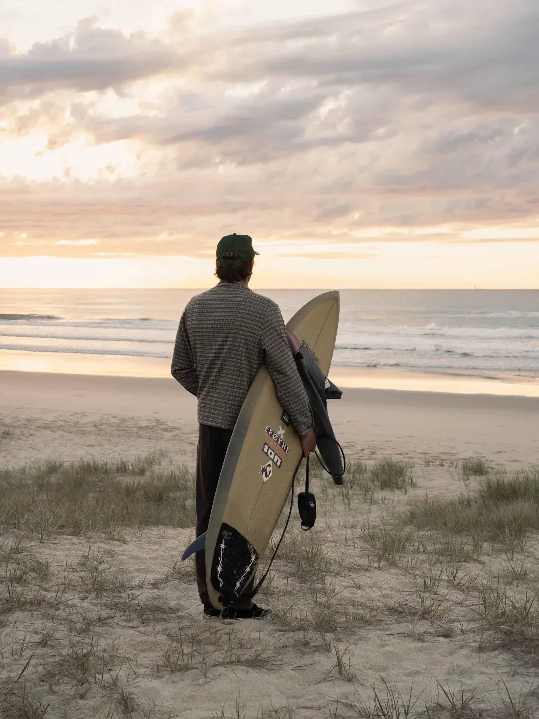 O Jordy Check Jacket da @rhythm_europe &eacute; um casaco ideal para a meia-esta&ccedil;&atilde;o.

Feito 100% de algod&atilde;o, este casaco &eacute; leve mas quente o suficiente para noites de outono e primavera.

#rhythmlivin #aw25 #breeducs