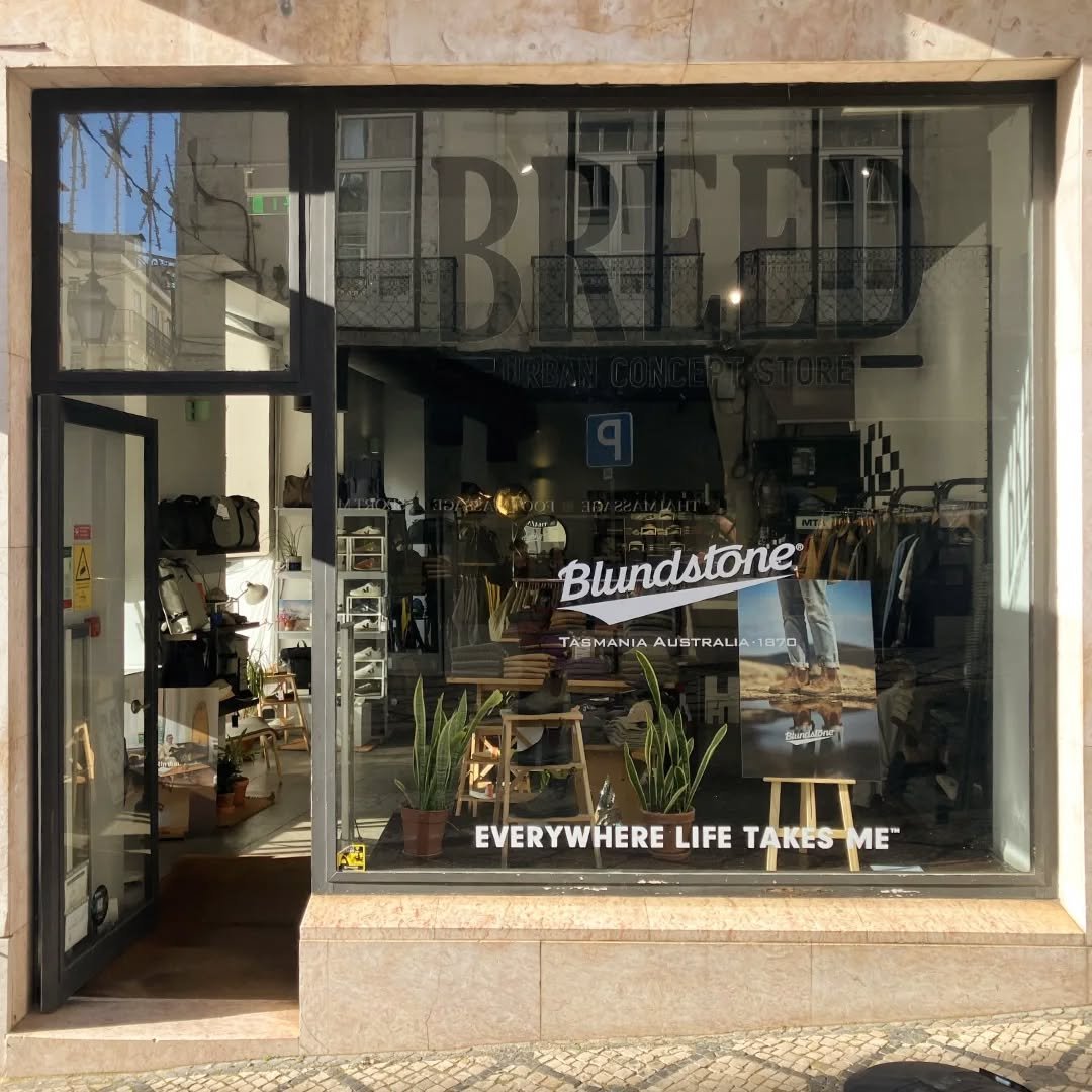 EVERYWHERE LIFE TAKES ME&trade;

A hist&oacute;ria destas botas come&ccedil;a por volta de 1850 quando a fam&iacute;lia Blundstone se mudou de Inglaterra para a Tasm&acirc;nia, uma ilha a sul da Austr&aacute;lia. De in&iacute;cio importavam botas, ma