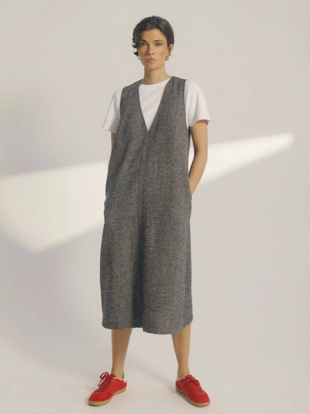 Nuavey Dress da N&uuml;mph

Na Breed somos f&atilde;s de vestidos com bolsos, e este vestido de corte em "A", quentinho, oferece imensas possibilidades de combina&ccedil;&otilde;es com t-shirts e camisolas.

Encontre esta pe&ccedil;a e muit