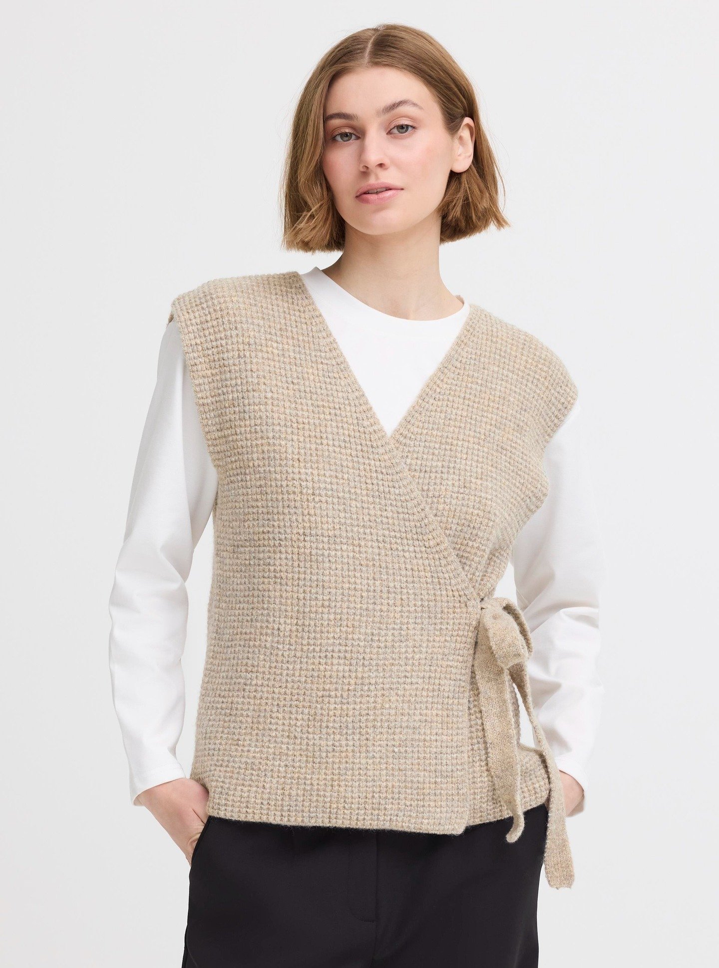 O iaLitten &eacute; um cachecoeur aconchegante da @ichi_fashion , uma das &uacute;ltimas marcas a chegar &agrave; Breed, mas que j&aacute; se mostrou ser popular com os nossos clientes.

#ichi #danishfashion #breeducs