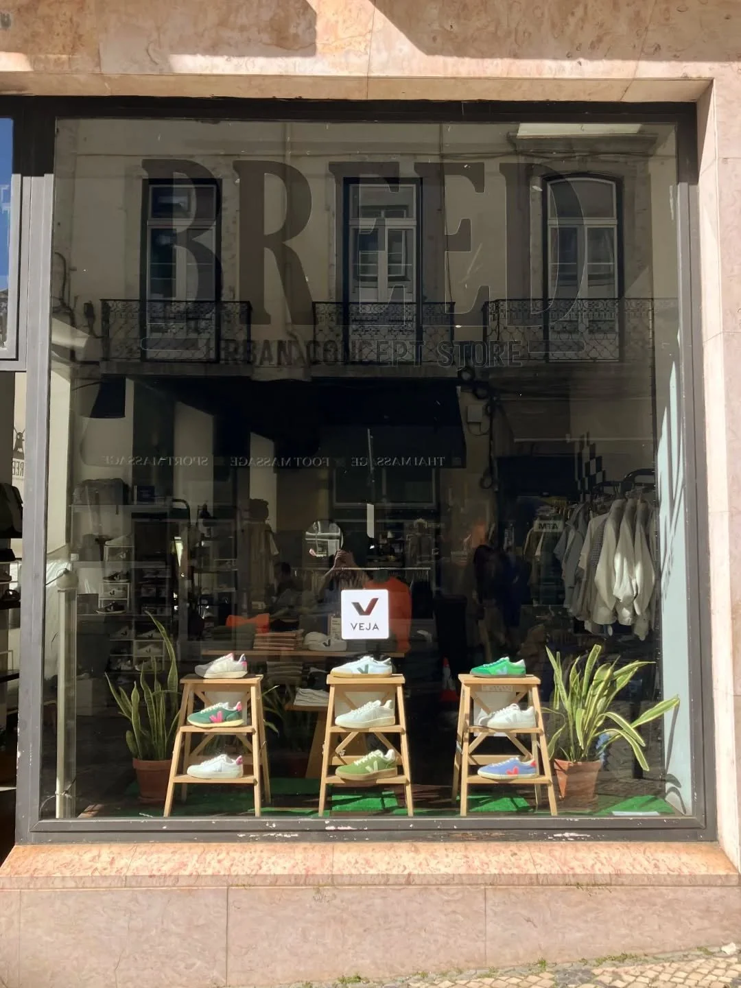 Montra Abril X @veja 

#veja #windowdisplay #breeducs