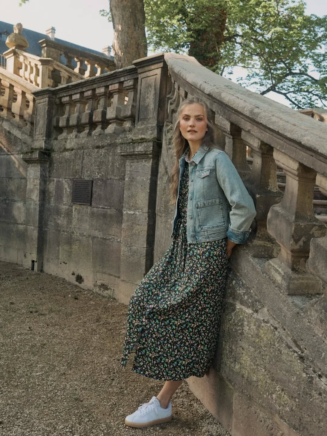 NuNellie &eacute; um vestido camiseiro com um toque suave, el&aacute;stico nos punhos e um cinto para aventuras a silhueta.

Feito com Viscose Ecovero&trade; Lenzing&trade;, a primeira fibra de Viscose a obter o r&oacute;tulo ecol&oacute;gico da Uni&