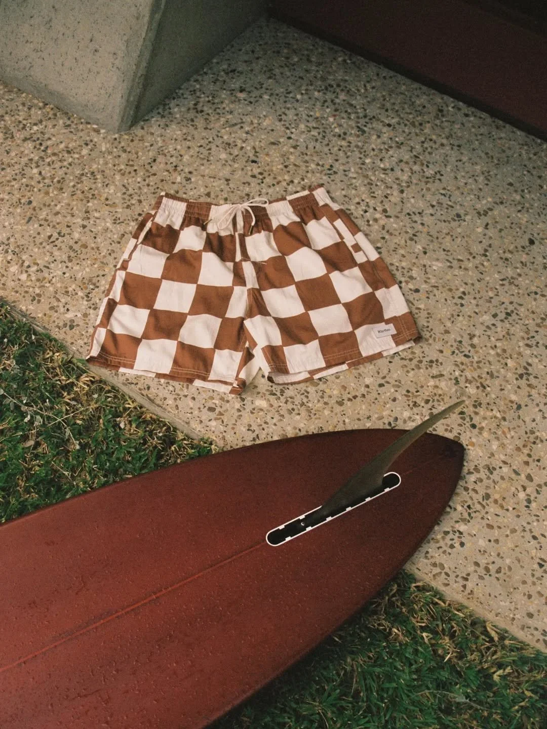 Rhythm Rhumba Check Jams Brown

Cal&ccedil;&otilde;es com el&aacute;stico na cintura feitos de 100% algod&atilde;o com um padr&atilde;o axadrezado em tons de castanho terracota e branco off-white.

#rhythmlivin #shorts #breeducs
