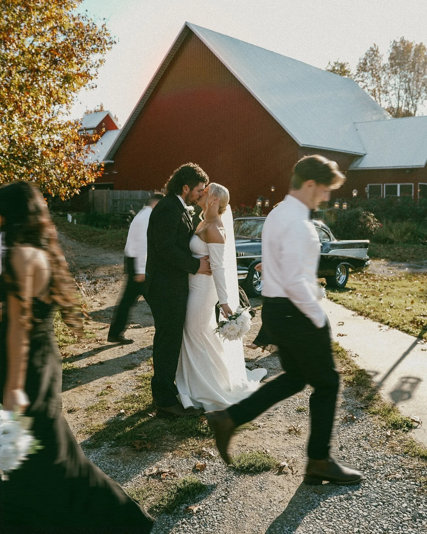 Film inspired photos from The Dildays wedding 😍🥹 
-
-
-
-
-
-
#photographer #photography #wedding #weddingphotography #weddingphotographer #2025bride #2024bride #explorepage #travelphotography #travelphotographer #couplesphotographer #chicagophotog