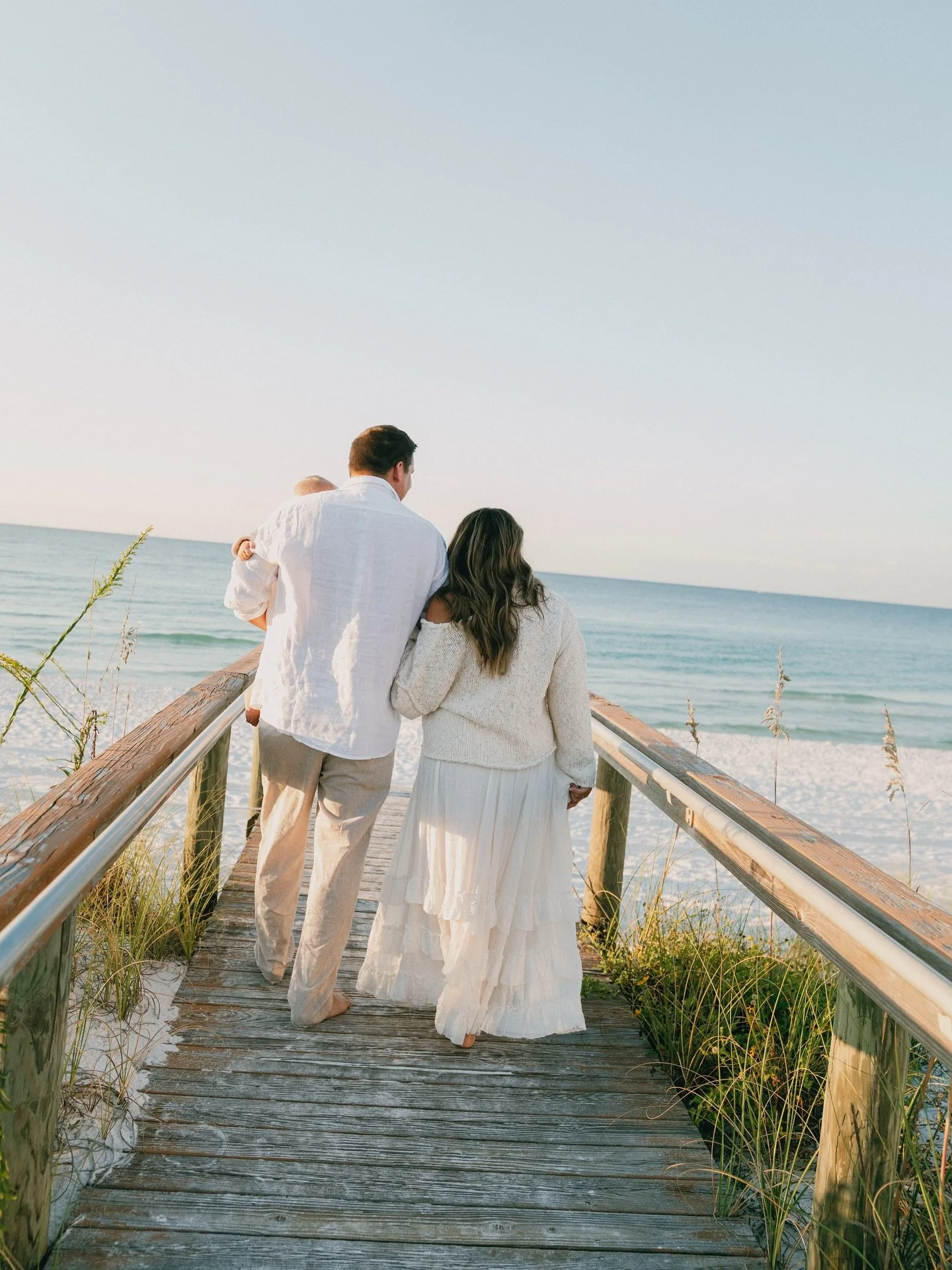 is it ever really &ldquo;fall&rdquo; if you&rsquo;re on a beach??
-
-
-
#photographer #photography #travelphotographer #couplesphotographer #weddingphotographer #illinoisphotographer #floridaphotographer #flordia #destinphotographer #destinationphoto
