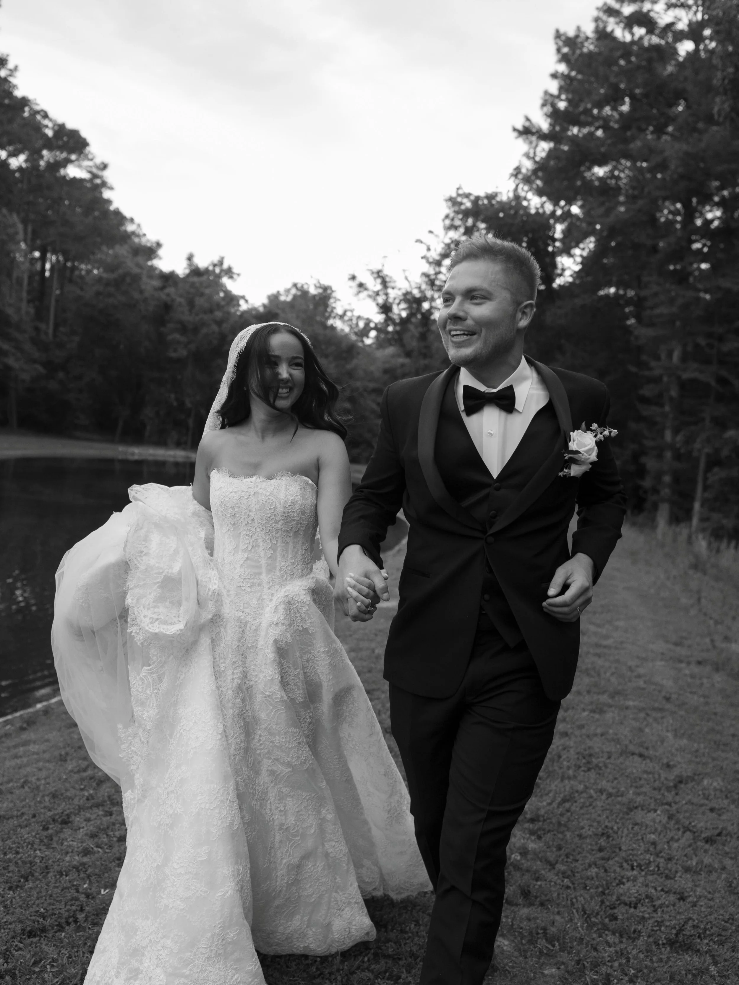 black and whites from my southern Illinois wedding 
-
-
-
-
-
#explore #wedding #weddingphotographer #travelphotographer #elopementphotographer