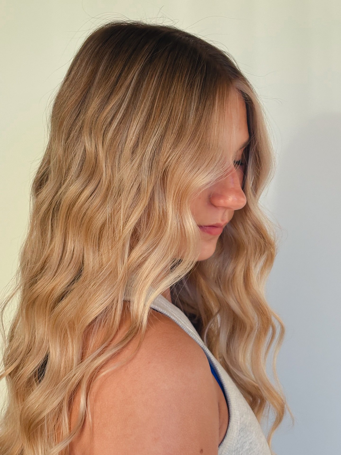 Honey blonde babyyyyy!

Now booking January! Link in bio :)

#blondehighlights #blonding #coloradoblonde #hairstylist