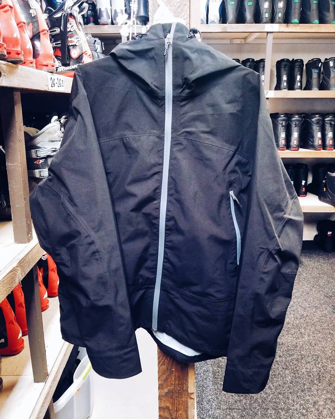 Did you know we rent hard-shell jackets as well? We also have pants and helmets available. 
#winter #snow #mountains #sport #boots #skiboots #snowsport #tahoe #nordica #volkl #season18/19 #mountaintown #skiseason #shop #familyowned #familybusiness